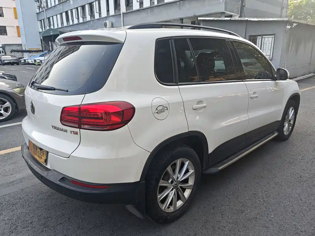 Volkswagen Tiguan 2015 1.8TSI AT Comfort