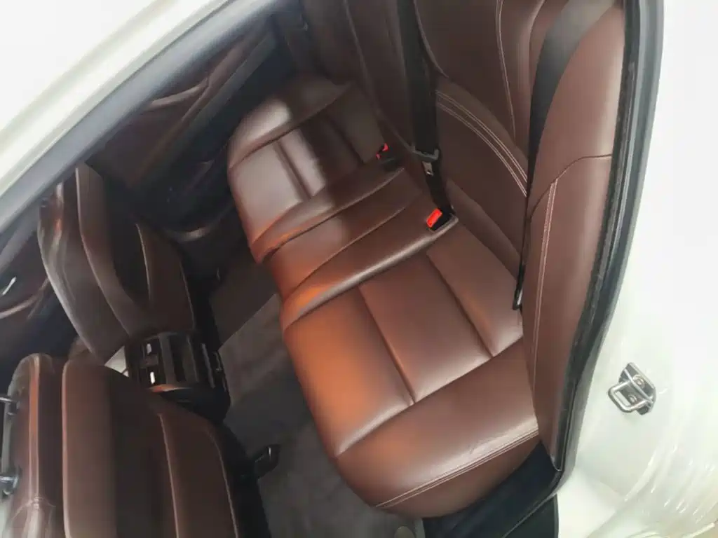 BMW 5 Series — миниатюра 17