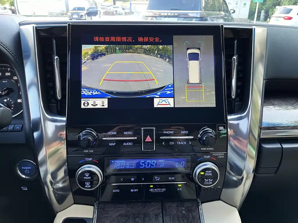 Toyota Alphard — миниатюра 14