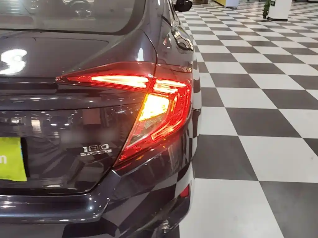 Honda Civic — миниатюра 8