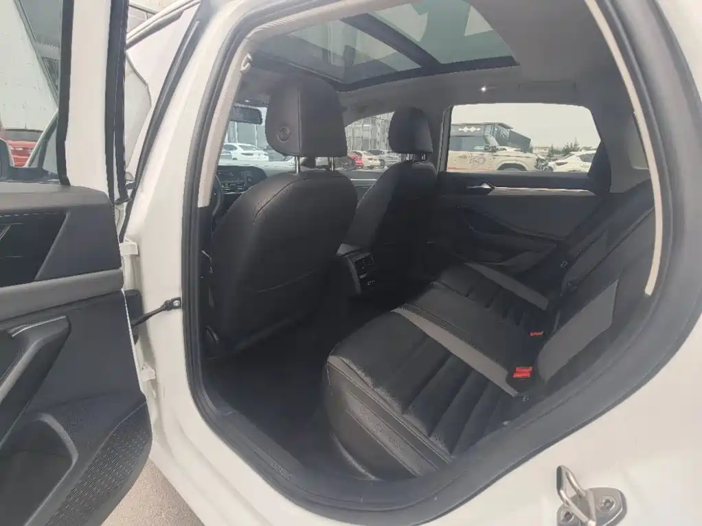 Volkswagen Sagitar — миниатюра 6