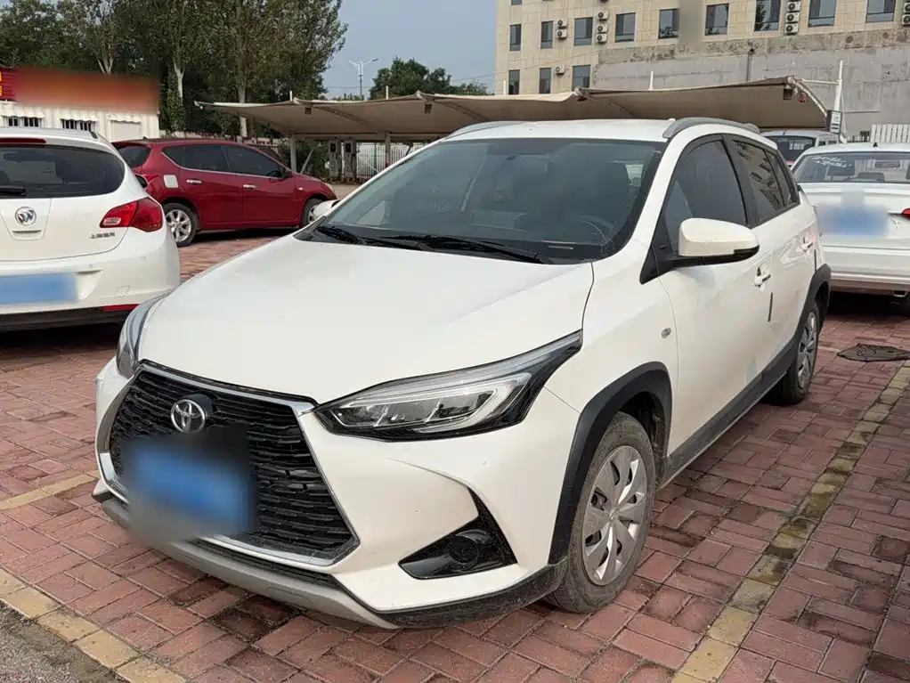 Toyota Yaris L — миниатюра 2