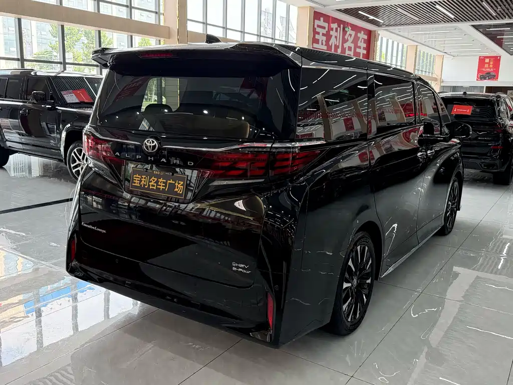 Toyota Alphard — миниатюра 5