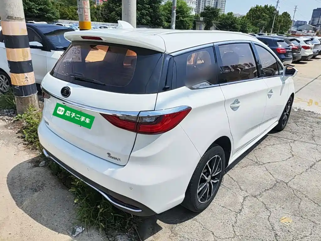 BYD MAX — миниатюра 7