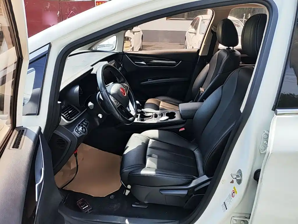 BYD MAX — миниатюра 15