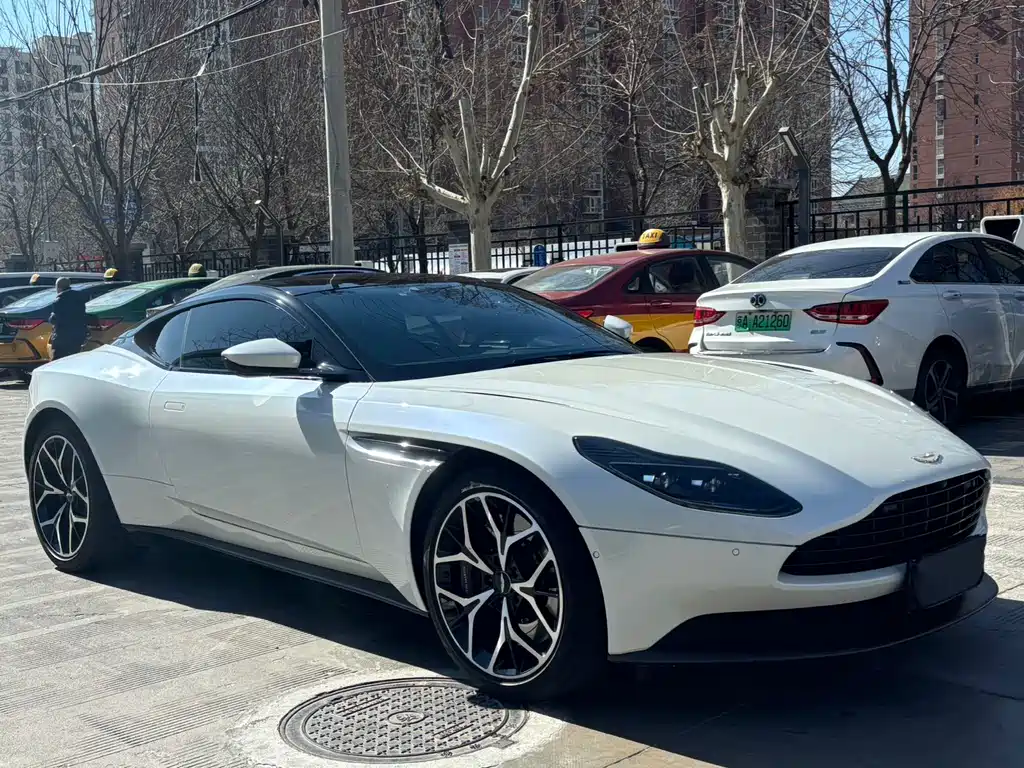 Aston Martin DB11 2019 4.0T V8 Coupe