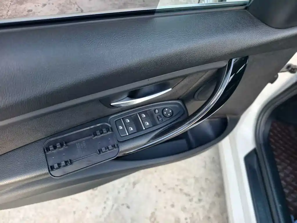 BMW 3 Series — миниатюра 10