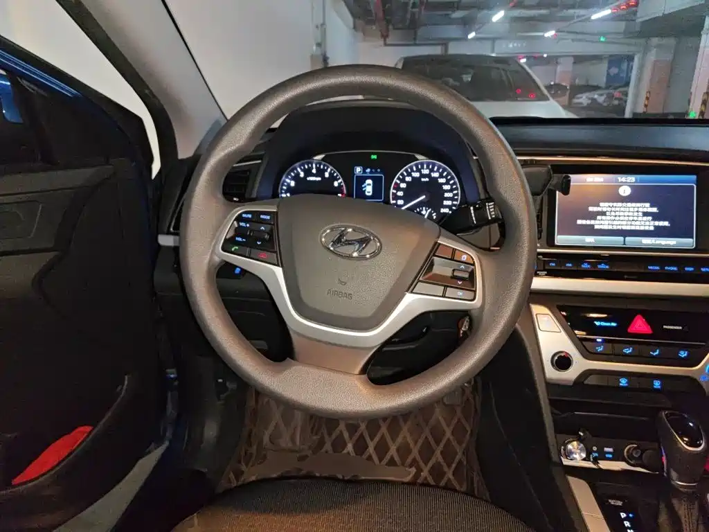 Hyundai Elantra — миниатюра 6