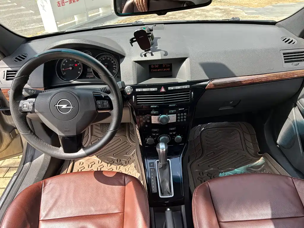 Opel Astra — миниатюра 15