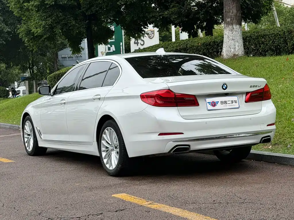 BMW 5 Series — миниатюра 4