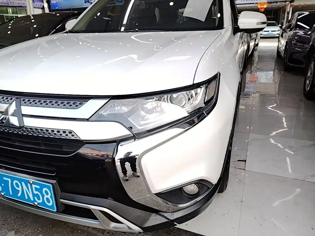 Mitsubishi Outlander — миниатюра 24