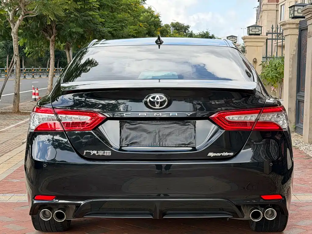 Toyota Camry — миниатюра 8