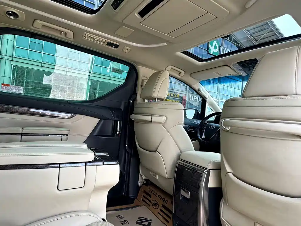Toyota Vellfire 2021 2.5L HV Luxury