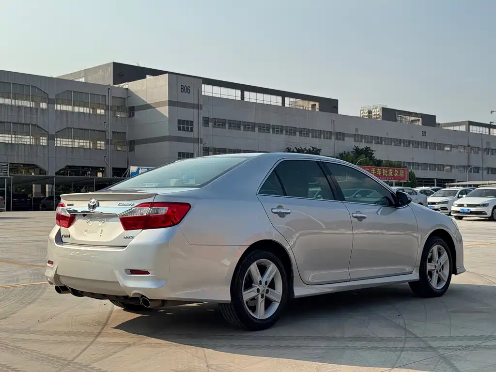 Toyota Camry — миниатюра 5