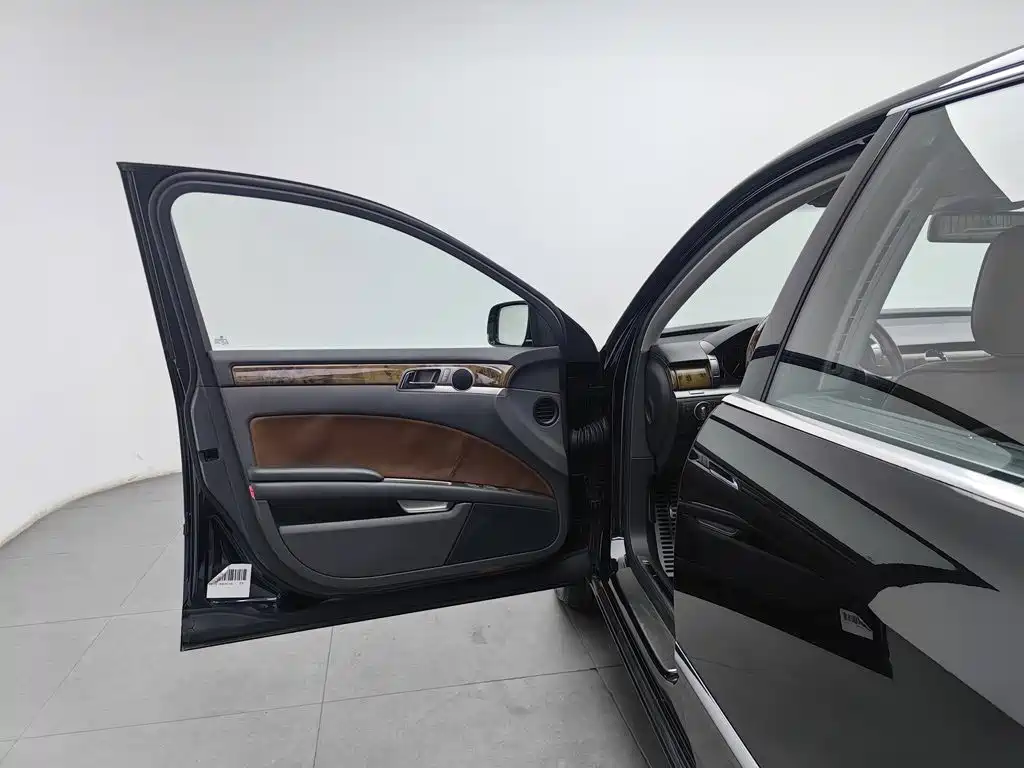 Volkswagen Phaeton — миниатюра 8