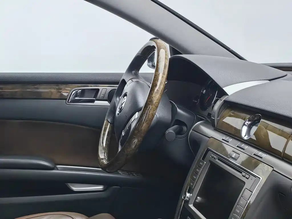 Volkswagen Phaeton — миниатюра 22