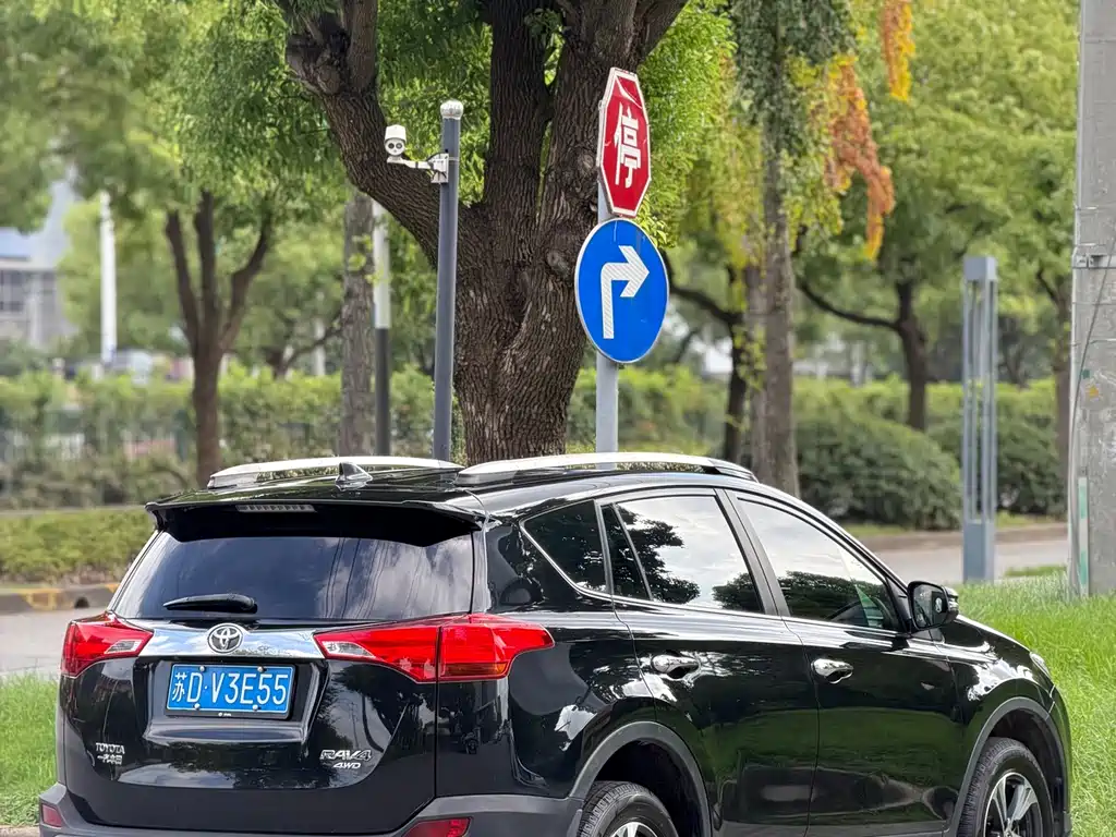 Toyota RAV4 — миниатюра 5