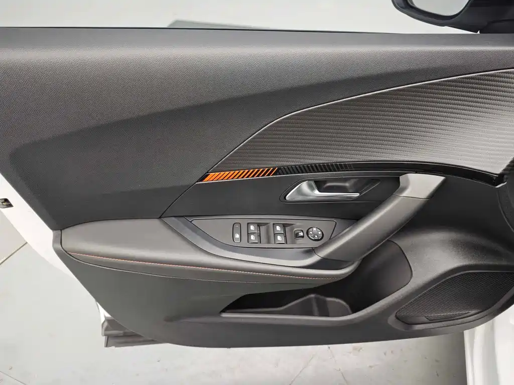 Peugeot 2008 — миниатюра 10