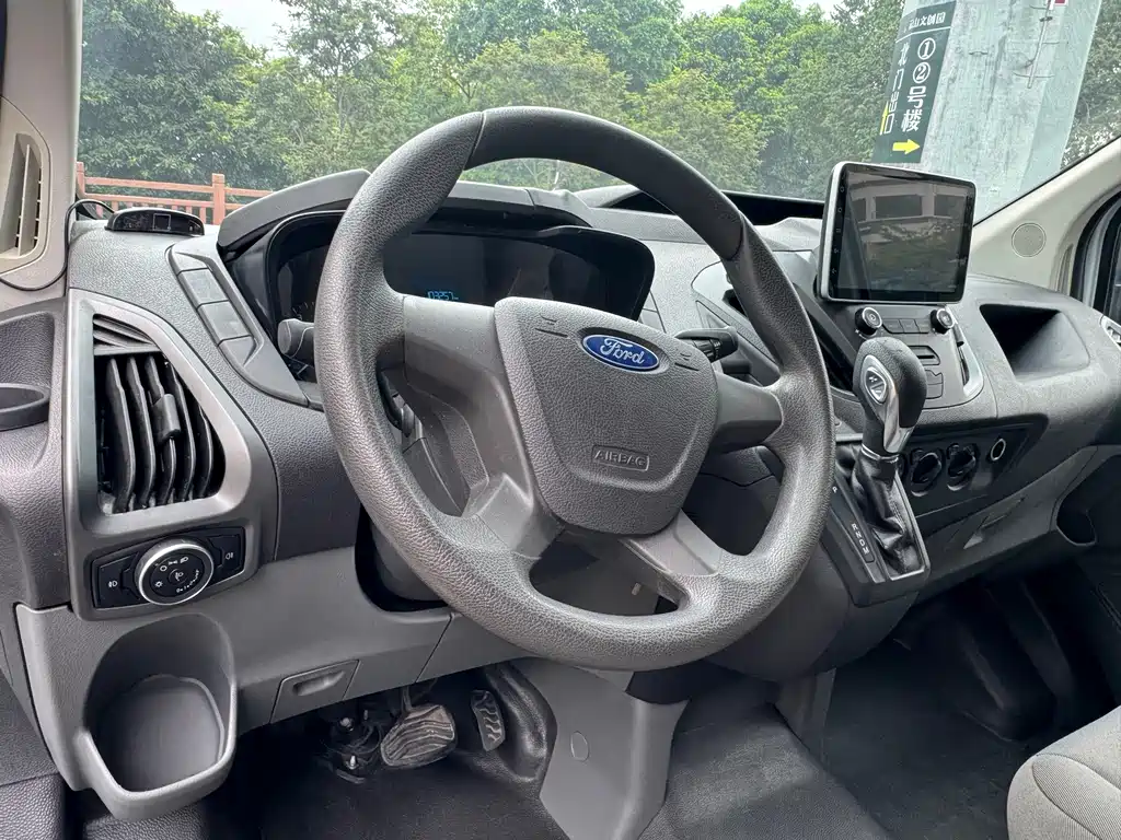 Ford Tourneo — миниатюра 17