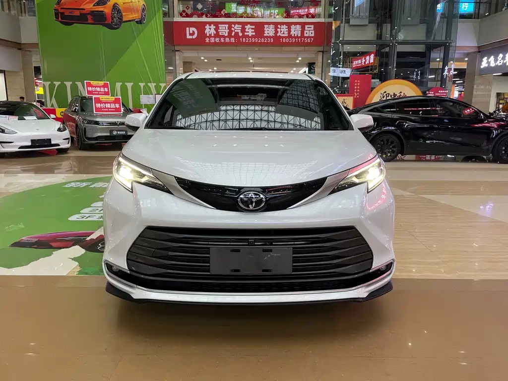 Toyota Sienna — миниатюра 3