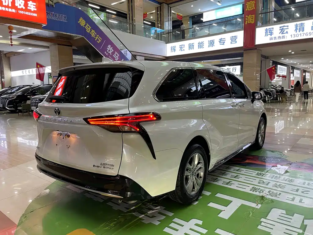 Toyota Sienna — миниатюра 8