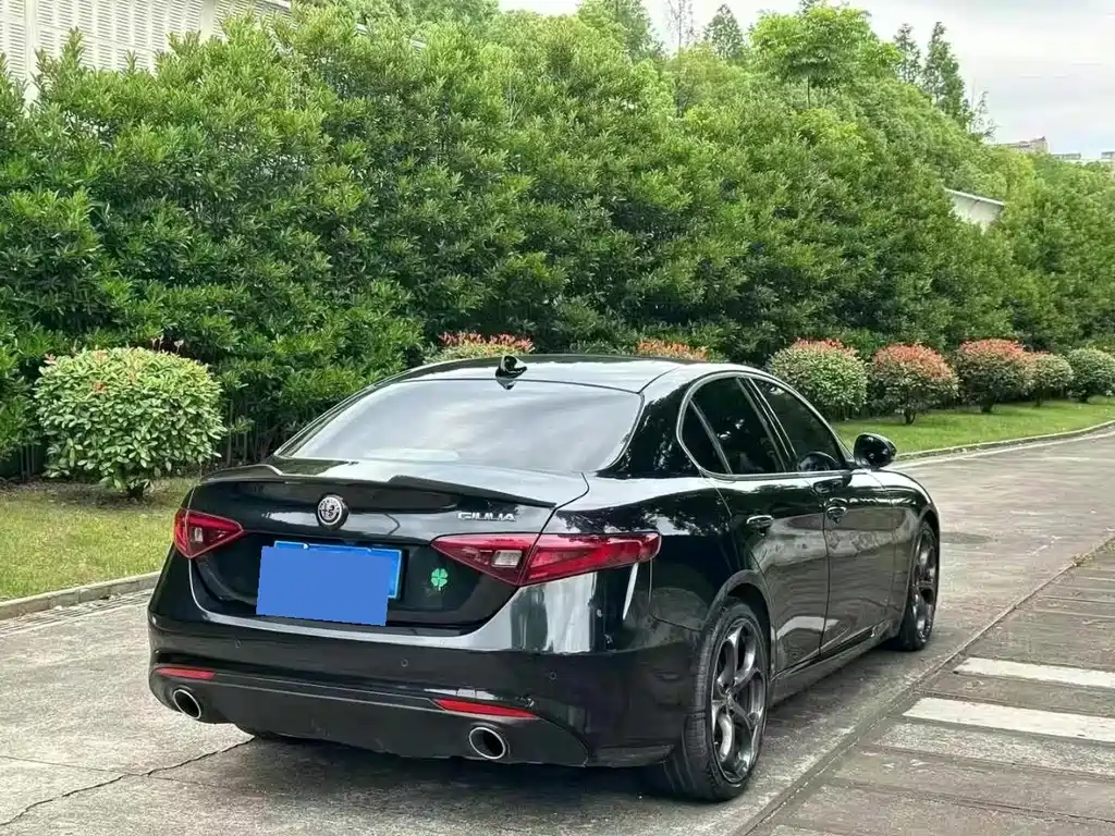 Alfa Romeo Giulia 2020 2.0T 280HP Luxury