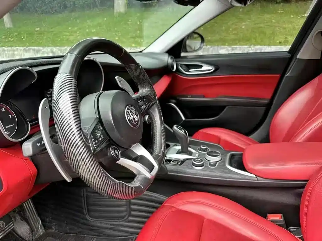 Alfa Romeo Giulia 2020 2.0T 280HP Luxury