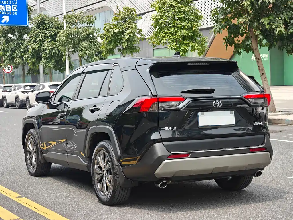 Toyota RAV4 — миниатюра 6