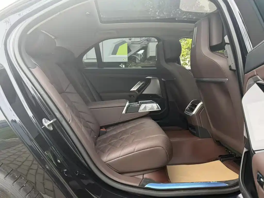 BMW 7 Series — миниатюра 15