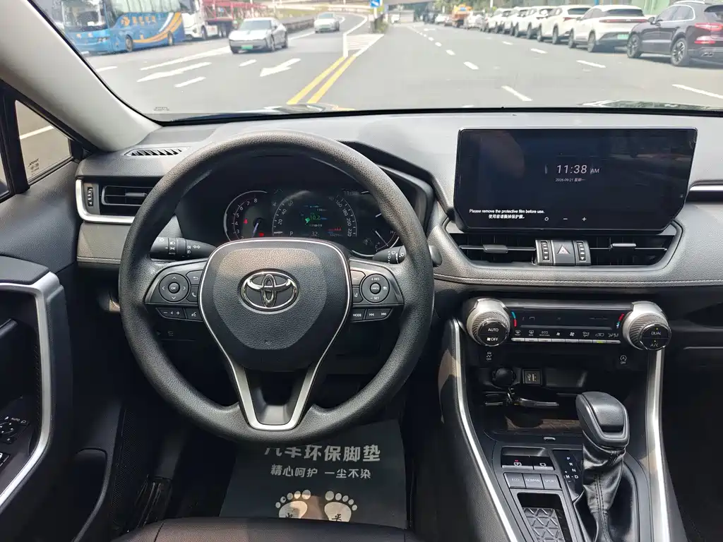 Toyota RAV4 — миниатюра 12