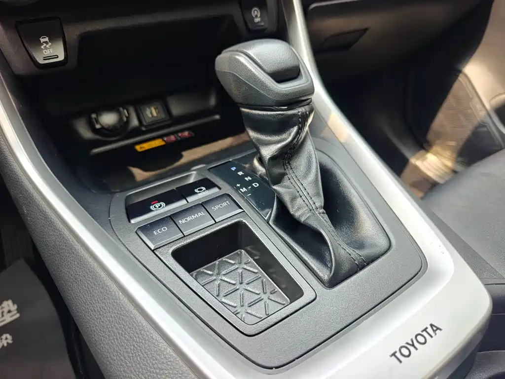 Toyota RAV4 — миниатюра 14