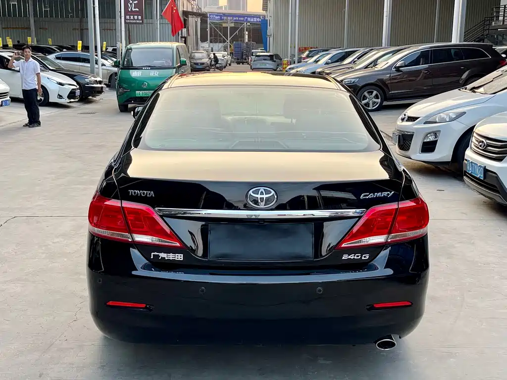 Toyota Camry — миниатюра 5