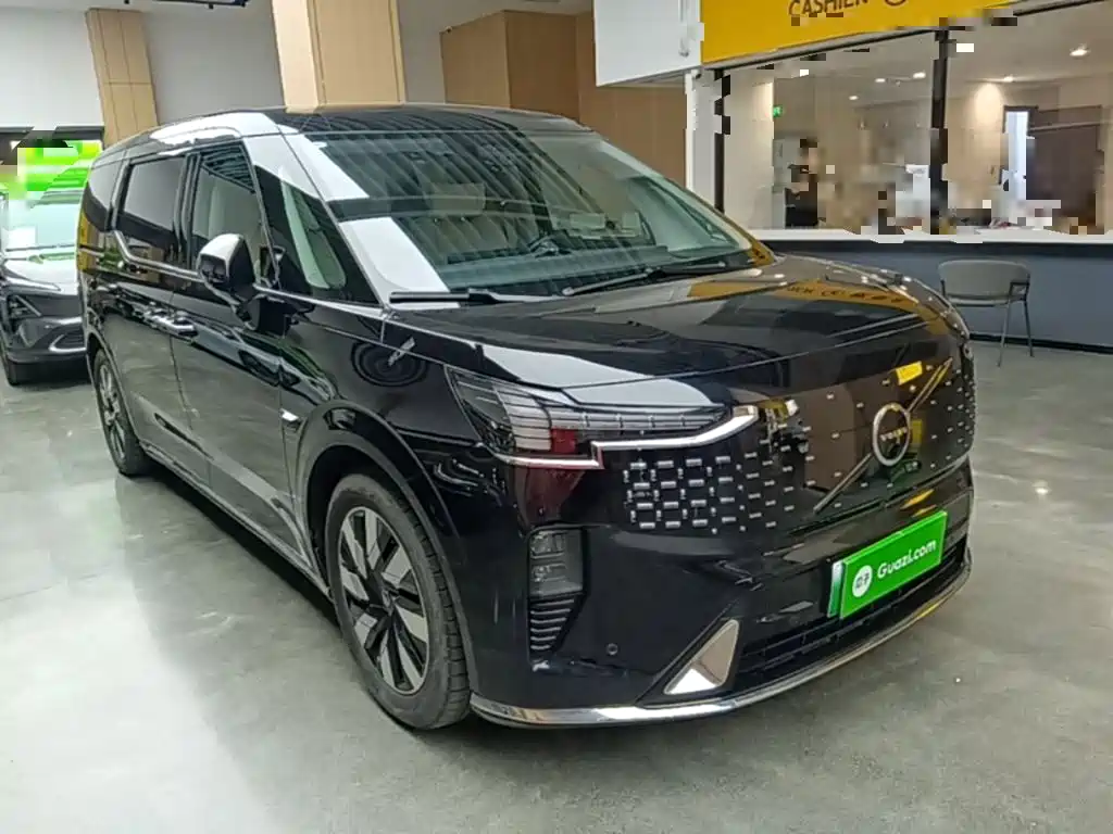 Volvo EM90 2025 Ultra мест