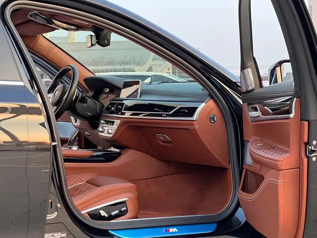 BMW 7 Series — миниатюра 6