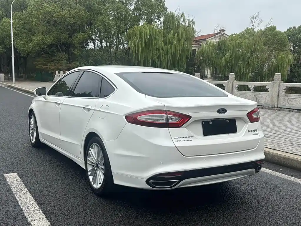 Ford Mondeo — миниатюра 7