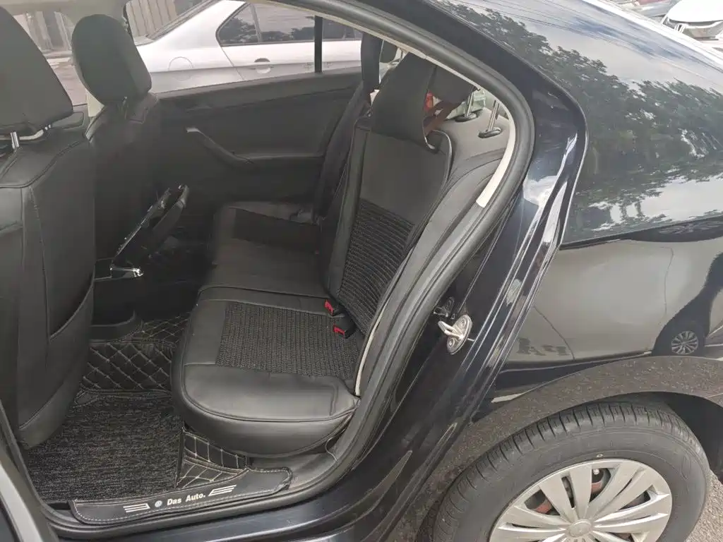 Volkswagen Santana — миниатюра 18