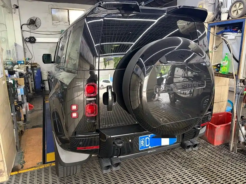 Land Rover Defender — миниатюра 3