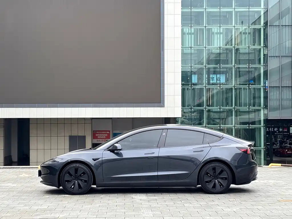 Tesla Model 3 — миниатюра 13