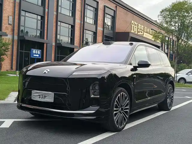 NIO ES8