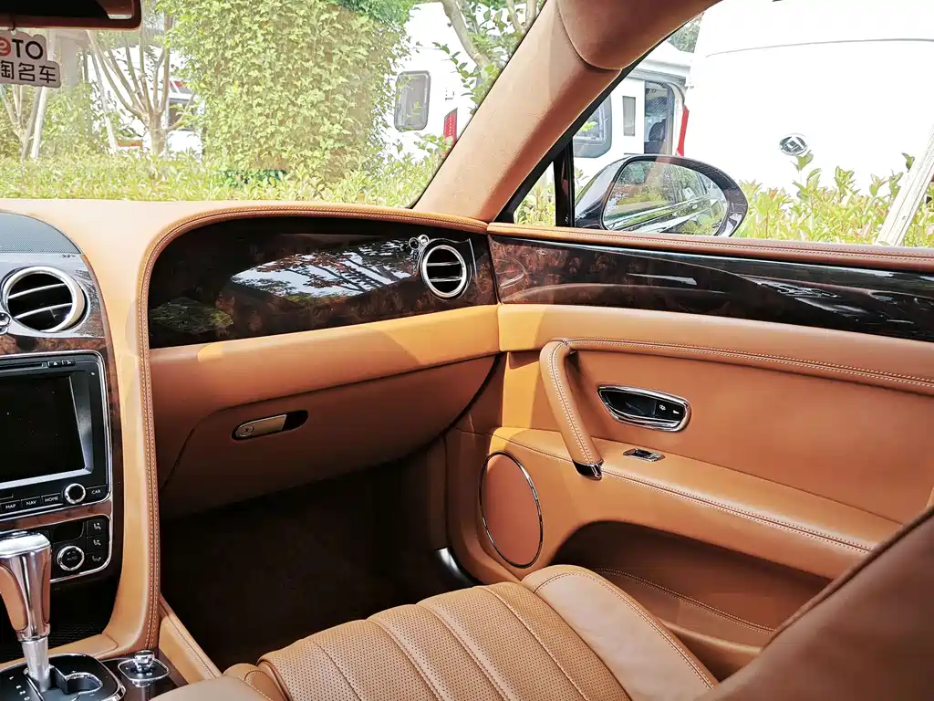 Bentley Flying Spur — миниатюра 13