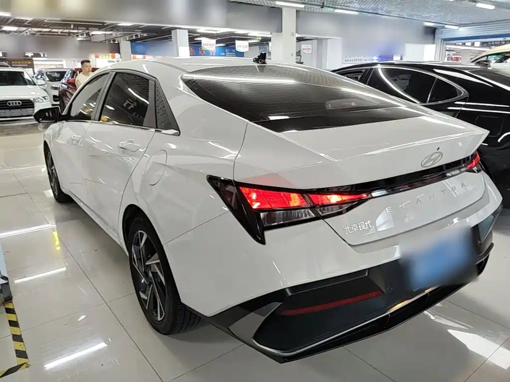 Hyundai Elantra — миниатюра 5