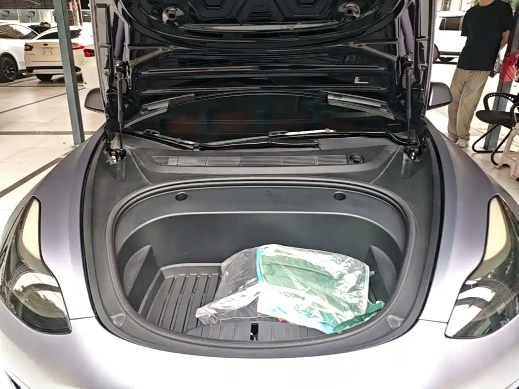 Tesla Model 3 — миниатюра 20