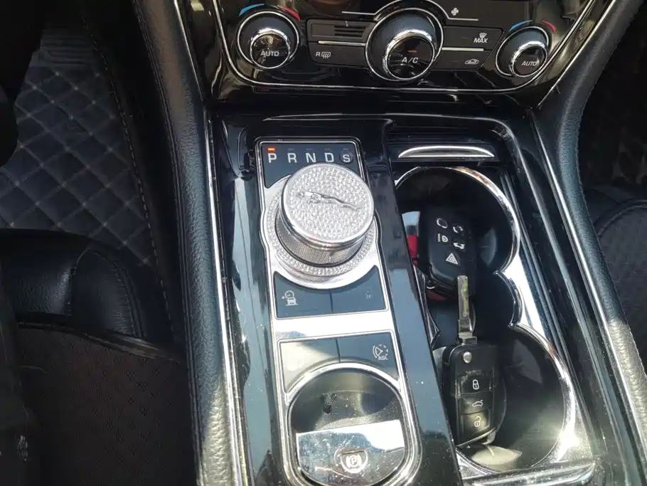 Jaguar XJ — миниатюра 16