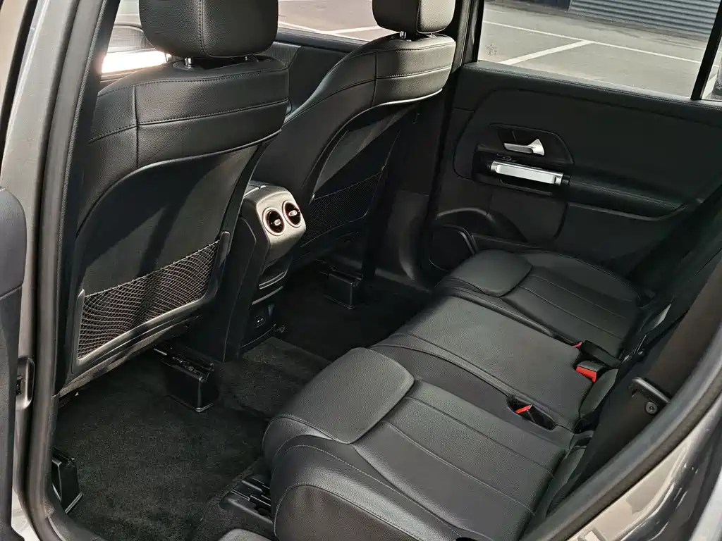 Mercedes-Benz GLB — миниатюра 12