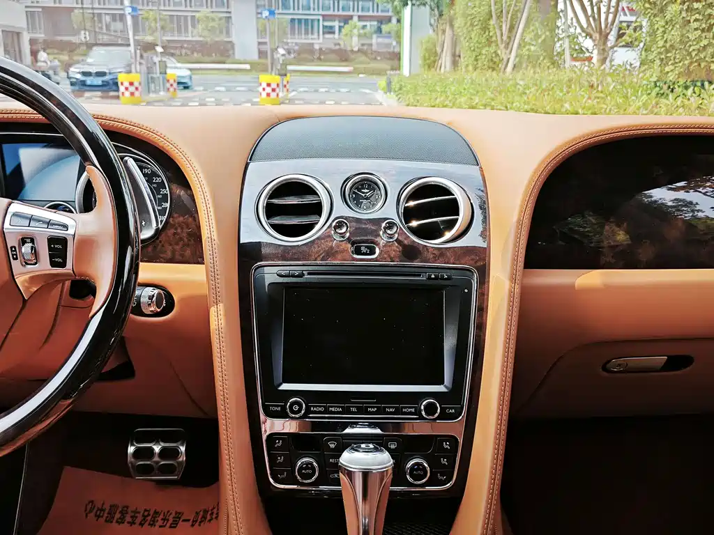 Bentley Flying Spur — миниатюра 11