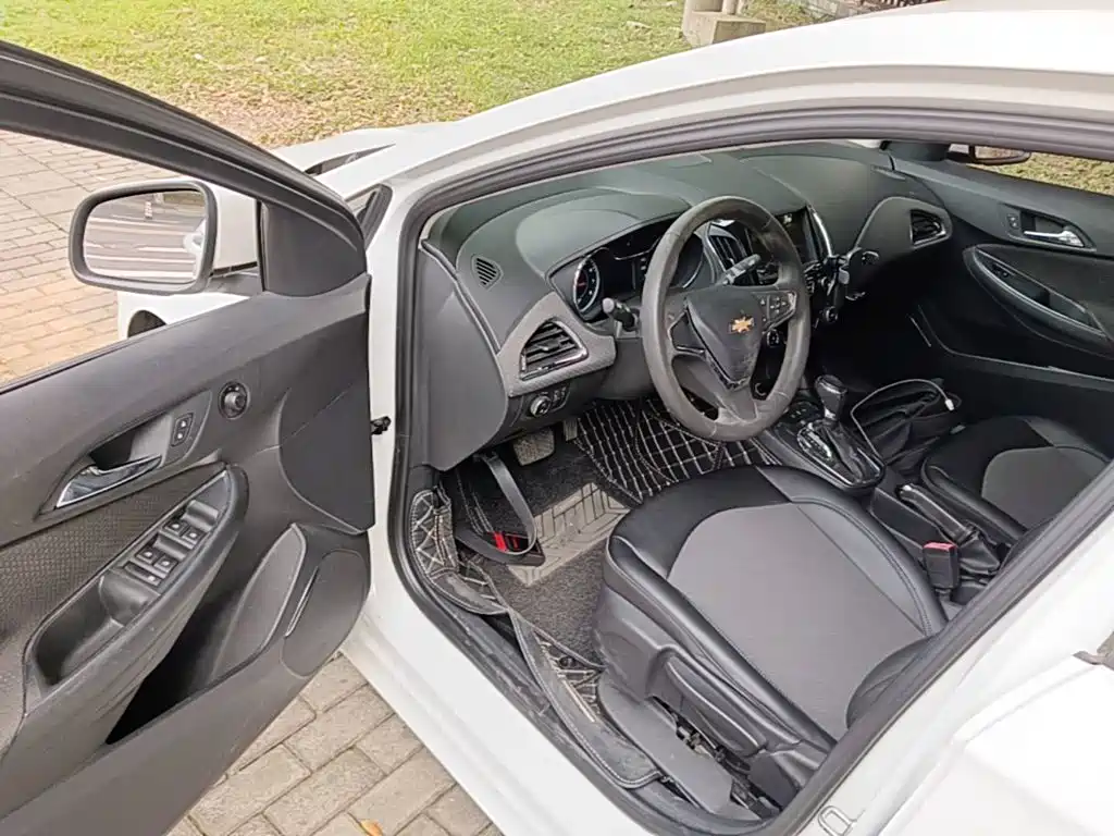 Chevrolet Cruze — миниатюра 16