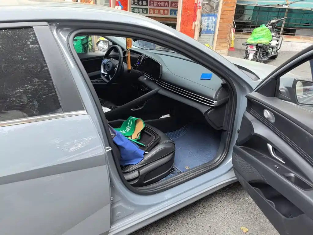 Hyundai Elantra — миниатюра 19