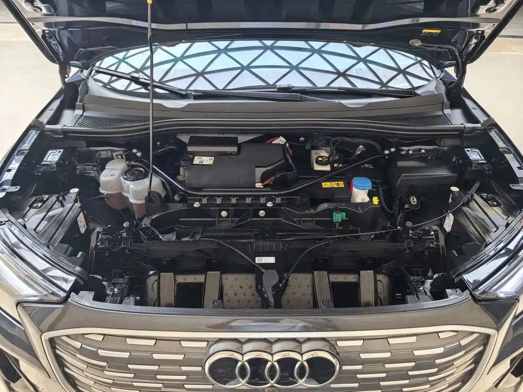 Audi Q4 e-tron — миниатюра 8
