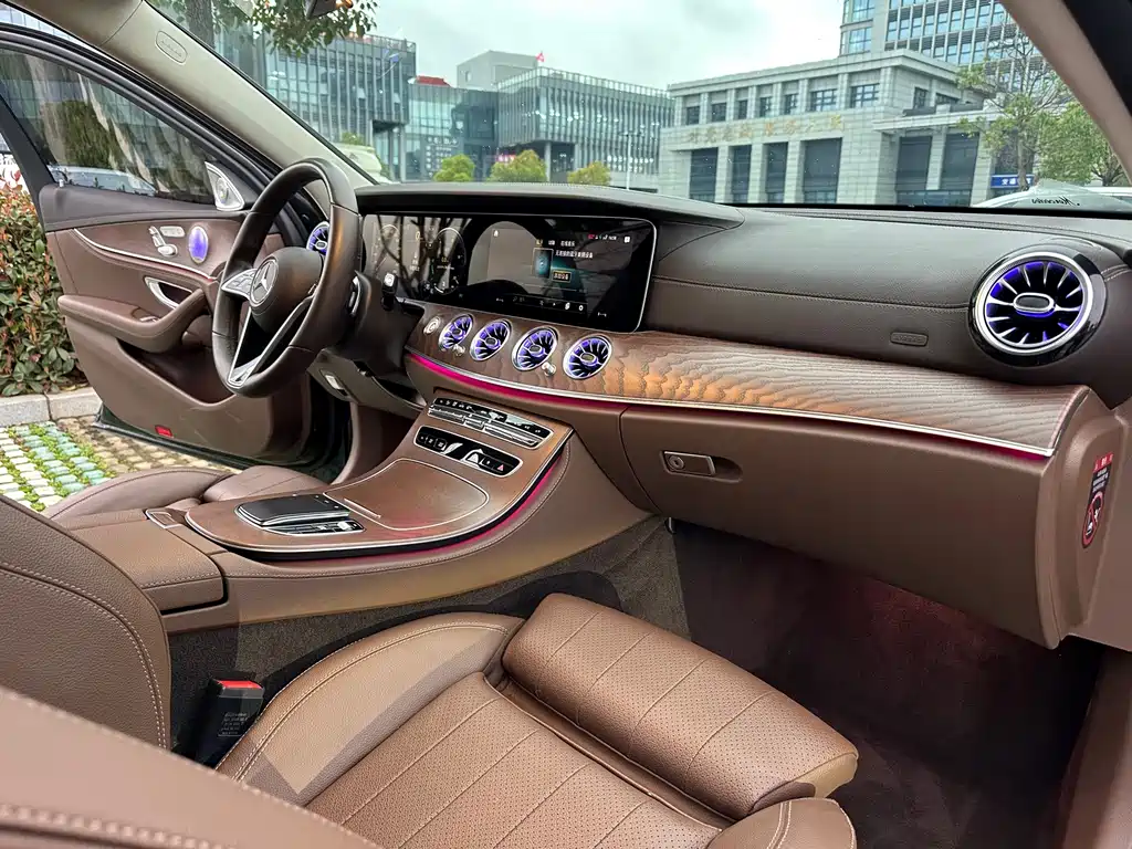 Mercedes-Benz E-Class — миниатюра 10