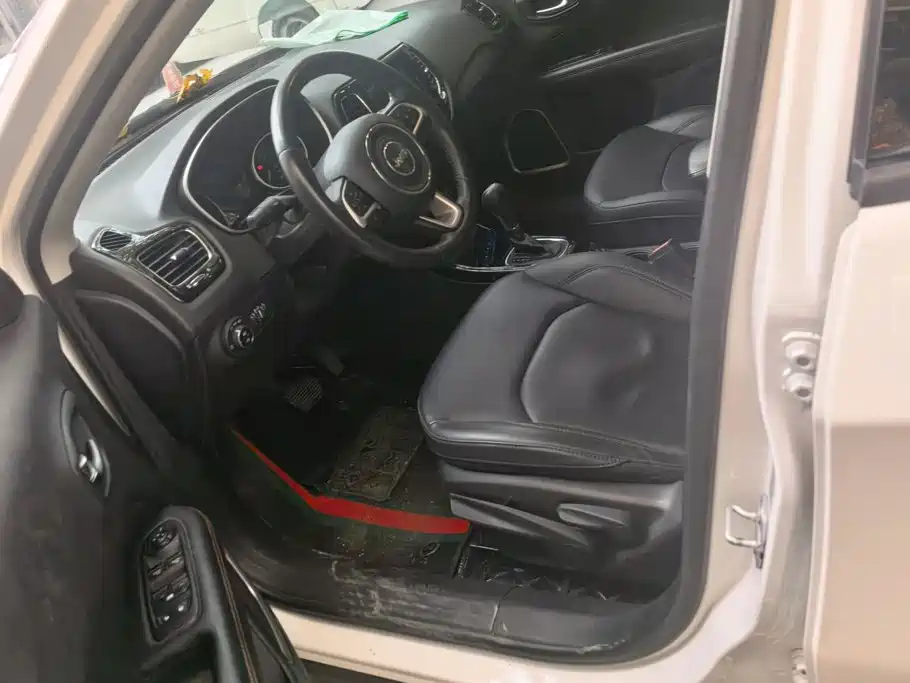 Jeep Compass — миниатюра 9